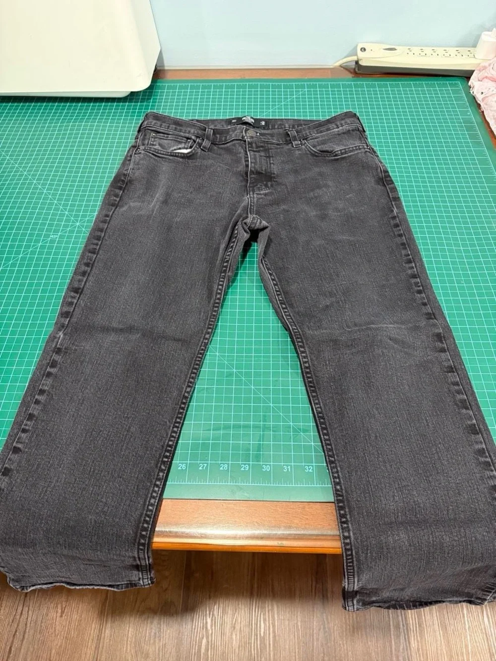 Hollister Men's Straight Jeans in Washed Black